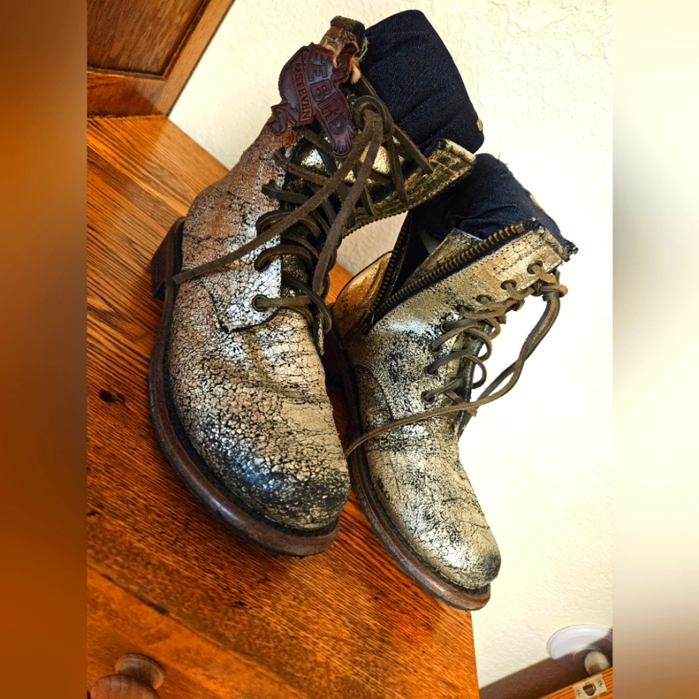 Freebird by Steven Women's Manchester Gold Combat Boots Sz 9 Lace-Up and zip